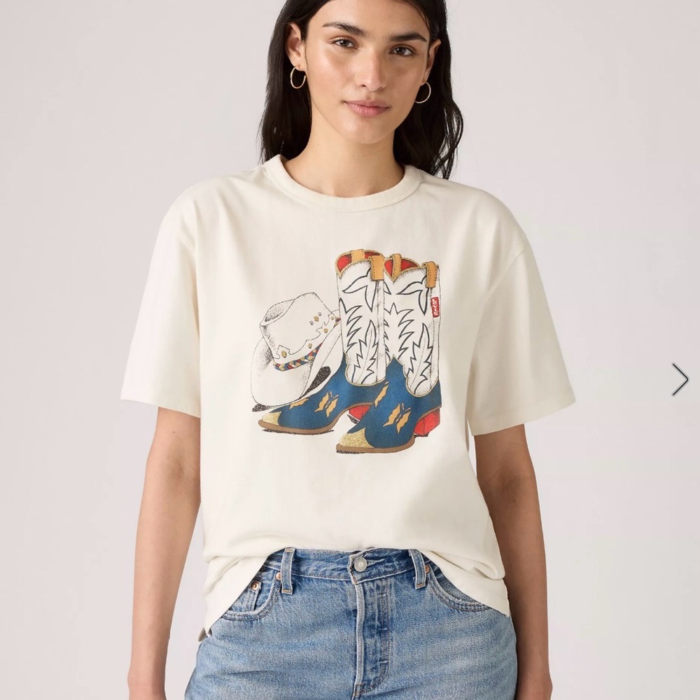 Levi’s GRAPHIC TABOR TEE relaxed (box) fit- size L NWT - sold out
